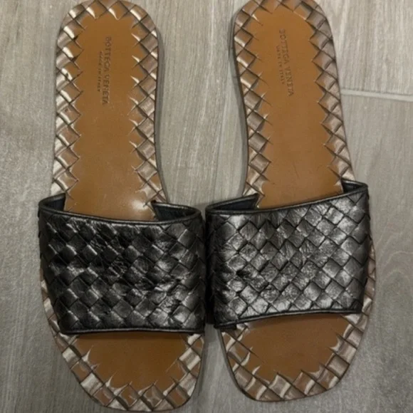 Bottega Veneta Silver Metallic Intreciatto Leather Slide Sandals